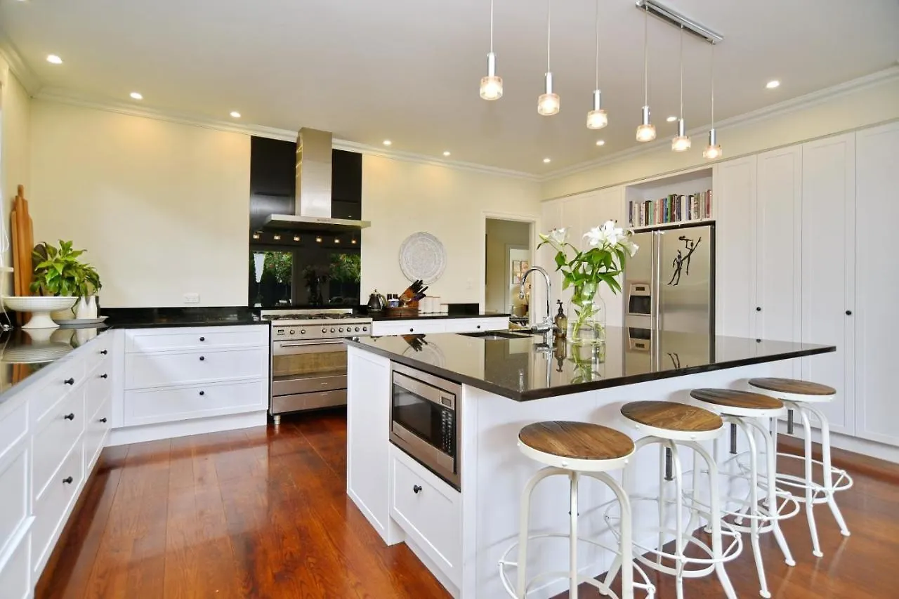 Retreat Villa - Christchurch Holiday Homes