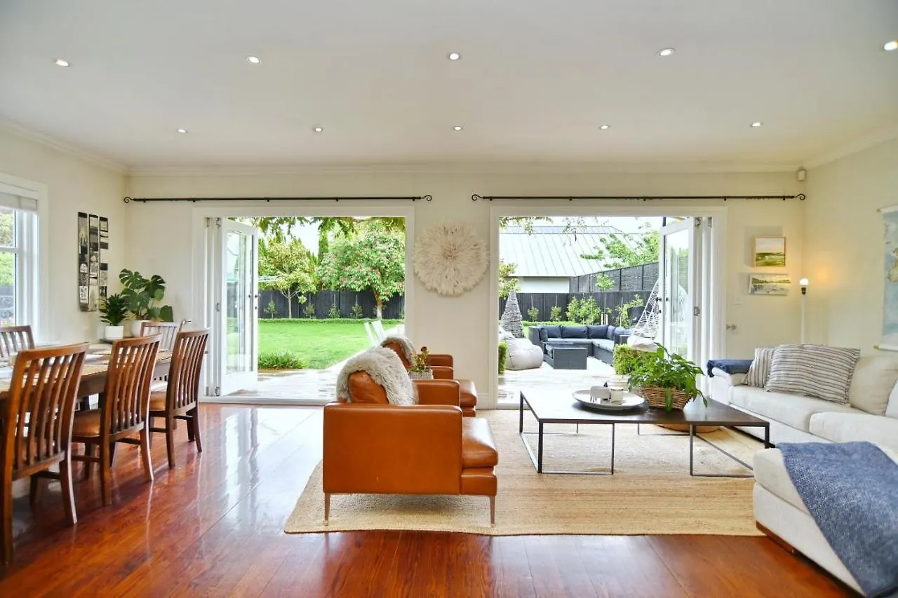 Retreat Villa - Christchurch Holiday Homes