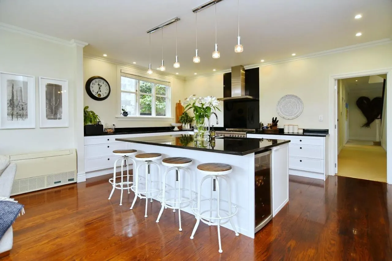 Retreat Villa - Christchurch Holiday Homes